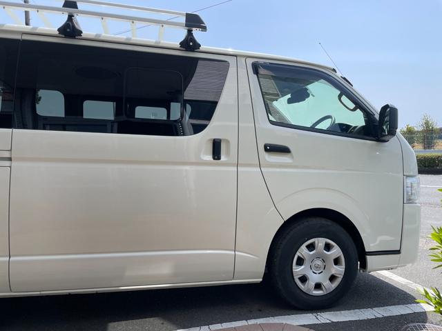ハイエースバン ＤＸ　ＧＬパッケージ　冠水歴車５ドア３／６人乗りルーフキャリア付２８００ｃｃディーゼルターボ低床タイヤハウス有りナビＴＶバックカメラＥＴＣ車載器セーフティセンス衝突軽減ブレーキ付ＡＣＰＳＰＷキーレスエントリーフル装備（7枚目）