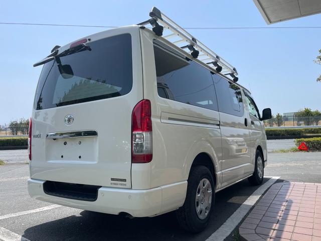 ハイエースバン ＤＸ　ＧＬパッケージ　冠水歴車５ドア３／６人乗りルーフキャリア付２８００ｃｃディーゼルターボ低床タイヤハウス有りナビＴＶバックカメラＥＴＣ車載器セーフティセンス衝突軽減ブレーキ付ＡＣＰＳＰＷキーレスエントリーフル装備（9枚目）