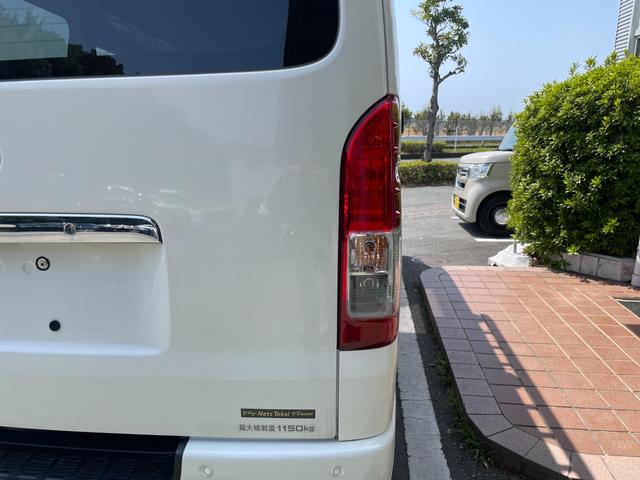 ハイエースバン ＤＸ　ＧＬパッケージ　冠水歴車５ドア３／６人乗りルーフキャリア付２８００ｃｃディーゼルターボ低床タイヤハウス有りナビＴＶバックカメラＥＴＣ車載器セーフティセンス衝突軽減ブレーキ付ＡＣＰＳＰＷキーレスエントリーフル装備（20枚目）