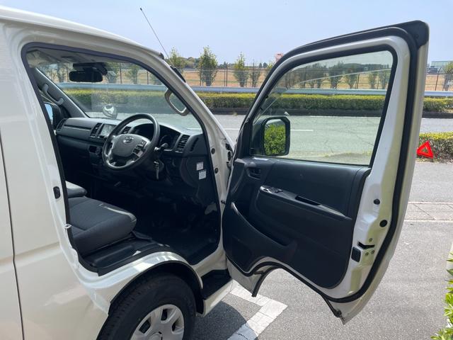 ハイエースバン ＤＸ　ＧＬパッケージ　冠水歴車５ドア３／６人乗りルーフキャリア付２８００ｃｃディーゼルターボ低床タイヤハウス有りナビＴＶバックカメラＥＴＣ車載器セーフティセンス衝突軽減ブレーキ付ＡＣＰＳＰＷキーレスエントリーフル装備（40枚目）