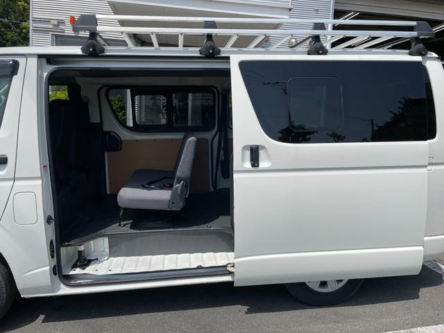 ハイエースバン ＤＸ　ＧＬパッケージ　冠水歴車５ドア３／６人乗りルーフキャリア付２８００ｃｃディーゼルターボ低床タイヤハウス有りナビＴＶバックカメラＥＴＣ車載器セーフティセンス衝突軽減ブレーキ付ＡＣＰＳＰＷキーレスエントリーフル装備（50枚目）