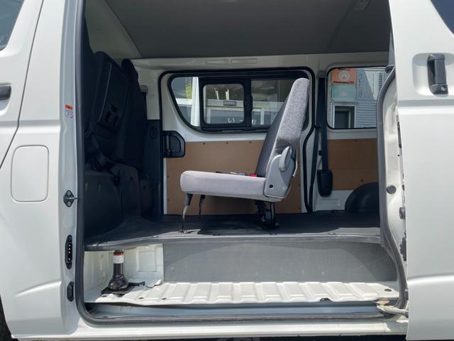 ハイエースバン ＤＸ　ＧＬパッケージ　冠水歴車５ドア３／６人乗りルーフキャリア付２８００ｃｃディーゼルターボ低床タイヤハウス有りナビＴＶバックカメラＥＴＣ車載器セーフティセンス衝突軽減ブレーキ付ＡＣＰＳＰＷキーレスエントリーフル装備（53枚目）