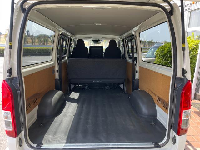ハイエースバン ＤＸ　ＧＬパッケージ　冠水歴車５ドア３／６人乗りルーフキャリア付２８００ｃｃディーゼルターボ低床タイヤハウス有りナビＴＶバックカメラＥＴＣ車載器セーフティセンス衝突軽減ブレーキ付ＡＣＰＳＰＷキーレスエントリーフル装備（61枚目）