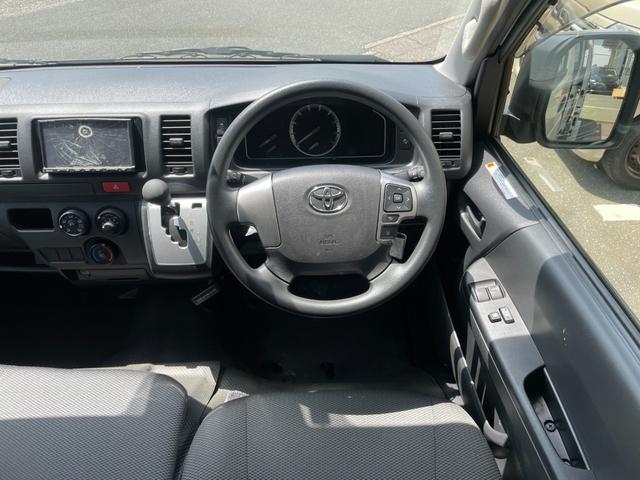 ハイエースバン ＤＸ　ＧＬパッケージ　冠水歴車５ドア３／６人乗りルーフキャリア付２８００ｃｃディーゼルターボ低床タイヤハウス有りナビＴＶバックカメラＥＴＣ車載器セーフティセンス衝突軽減ブレーキ付ＡＣＰＳＰＷキーレスエントリーフル装備（65枚目）