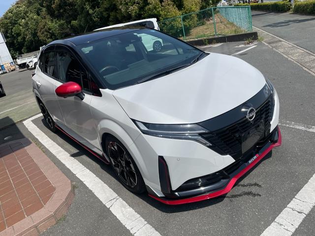 オーラ ニスモ　冠水歴車ナビＴＶアラウンドビューモニターＥＴＣ２．０禁煙車プロパイロットアダプティブクルーズコントロールデジタルインナーミラーブラインドスポットモニタースマートキー２本ＰスタートＬＥＤヘッド（6枚目）