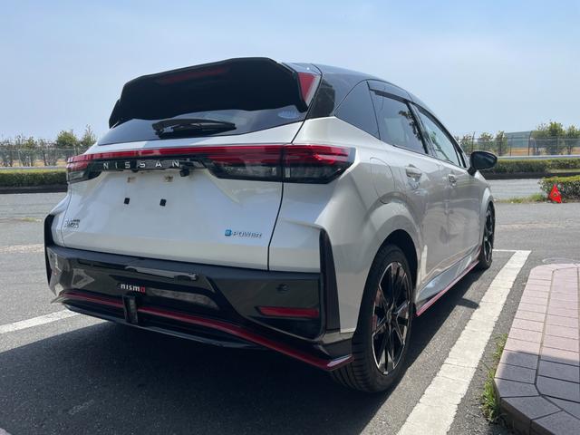 オーラ ニスモ　冠水歴車ナビＴＶアラウンドビューモニターＥＴＣ２．０禁煙車プロパイロットアダプティブクルーズコントロールデジタルインナーミラーブラインドスポットモニタースマートキー２本ＰスタートＬＥＤヘッド（8枚目）