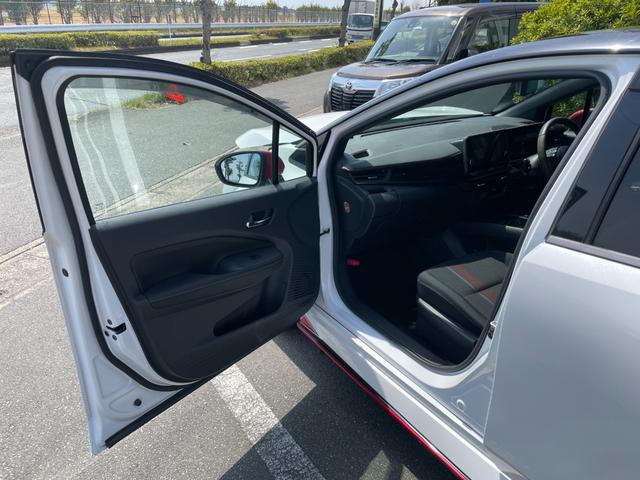 オーラ ニスモ　冠水歴車ナビＴＶアラウンドビューモニターＥＴＣ２．０禁煙車プロパイロットアダプティブクルーズコントロールデジタルインナーミラーブラインドスポットモニタースマートキー２本ＰスタートＬＥＤヘッド（44枚目）