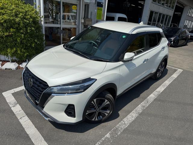 キックス Ｘ　ツートーンインテリアエディション　冠水歴車ナビＴＶバックカメラアラウンドビューモニターＥＴＣ車載器ドライブレコーダーエマージェンシーブレーキ踏み間違え防止ステアリングヒーターインテリジェントルームミラースマートキーＰスタート禁煙（2枚目）