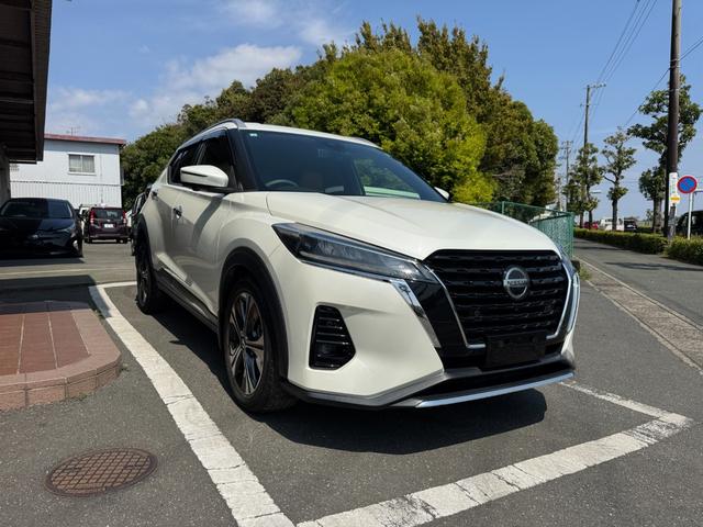 キックス Ｘ　ツートーンインテリアエディション　冠水歴車ナビＴＶバックカメラアラウンドビューモニターＥＴＣ車載器ドライブレコーダーエマージェンシーブレーキ踏み間違え防止ステアリングヒーターインテリジェントルームミラースマートキーＰスタート禁煙（3枚目）