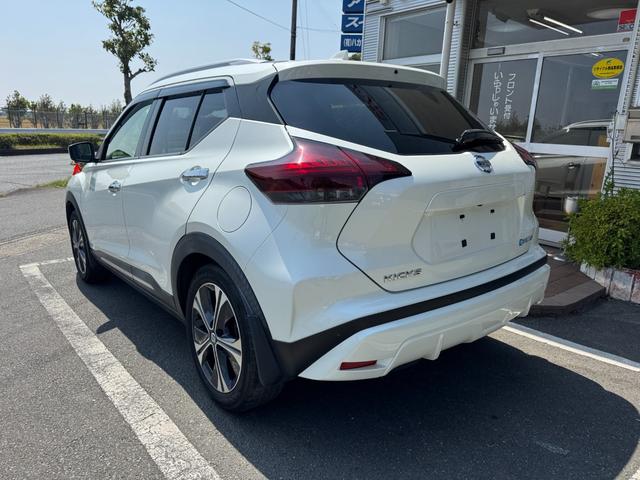 キックス Ｘ　ツートーンインテリアエディション　冠水歴車ナビＴＶバックカメラアラウンドビューモニターＥＴＣ車載器ドライブレコーダーエマージェンシーブレーキ踏み間違え防止ステアリングヒーターインテリジェントルームミラースマートキーＰスタート禁煙（5枚目）