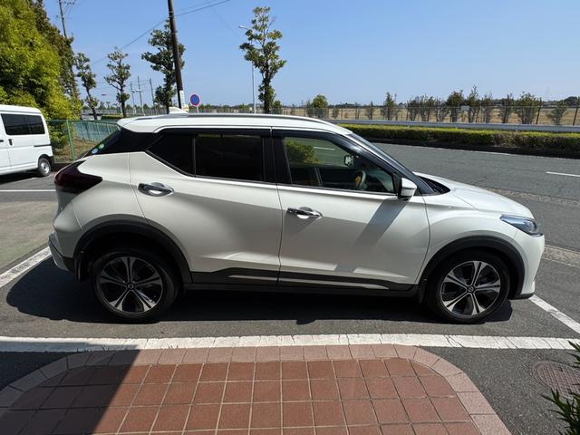 キックス Ｘ　ツートーンインテリアエディション　冠水歴車ナビＴＶバックカメラアラウンドビューモニターＥＴＣ車載器ドライブレコーダーエマージェンシーブレーキ踏み間違え防止ステアリングヒーターインテリジェントルームミラースマートキーＰスタート禁煙（9枚目）
