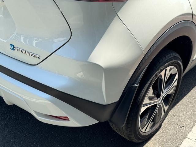 キックス Ｘ　ツートーンインテリアエディション　冠水歴車ナビＴＶバックカメラアラウンドビューモニターＥＴＣ車載器ドライブレコーダーエマージェンシーブレーキ踏み間違え防止ステアリングヒーターインテリジェントルームミラースマートキーＰスタート禁煙（17枚目）