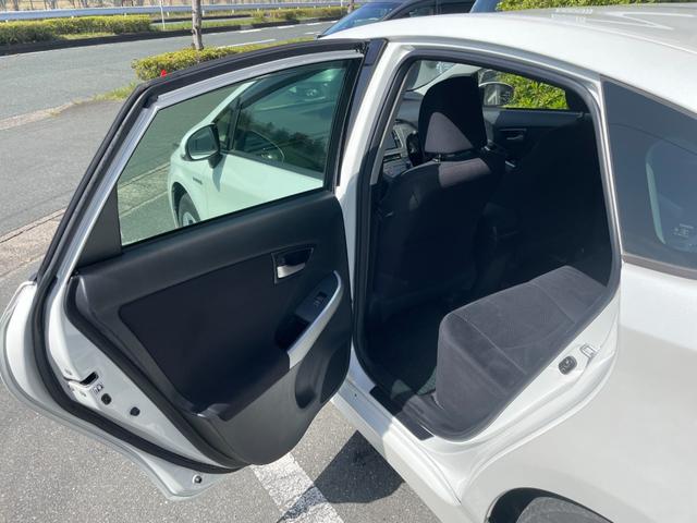 プリウス Ｓ　ナビＴＶバックカメラ禁煙車メンテナンスノート取説付スマートキーＰスタートイモビライザースマートキー２本衝突安全ボディー電格ミラーＥＴＣ車載器オートライトフォグランプハイブリッド車オートライト（47枚目）
