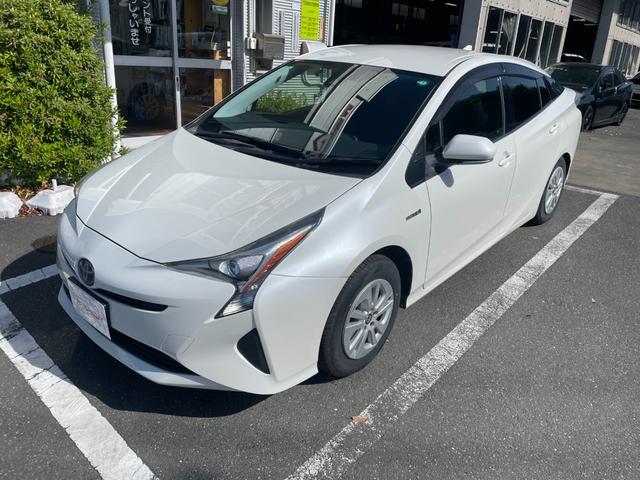 プリウス Ｓ　ナビＴＶバックカメラＥＴＣ車載器セーフティーセンス衝突軽減ブレーキ付プリクラッシュセーフティーレーダークルーズコントロール禁煙車スマートキー２本Ｐスタートイモビライザーメンテナンスノート取説ナビ取説付（2枚目）