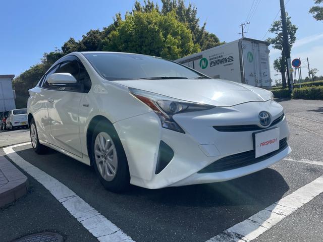 プリウス Ｓ　ナビＴＶバックカメラＥＴＣ車載器セーフティーセンス衝突軽減ブレーキ付プリクラッシュセーフティーレーダークルーズコントロール禁煙車スマートキー２本Ｐスタートイモビライザーメンテナンスノート取説ナビ取説付（5枚目）