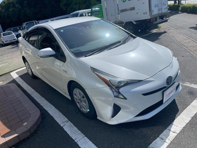 プリウス Ｓ　ナビＴＶバックカメラＥＴＣ車載器セーフティーセンス衝突軽減ブレーキ付プリクラッシュセーフティーレーダークルーズコントロール禁煙車スマートキー２本Ｐスタートイモビライザーメンテナンスノート取説ナビ取説付（6枚目）