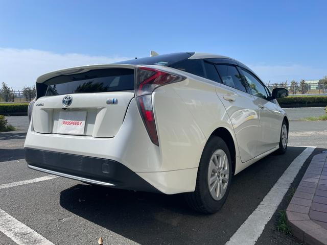 プリウス Ｓ　ナビＴＶバックカメラＥＴＣ車載器セーフティーセンス衝突軽減ブレーキ付プリクラッシュセーフティーレーダークルーズコントロール禁煙車スマートキー２本Ｐスタートイモビライザーメンテナンスノート取説ナビ取説付（8枚目）