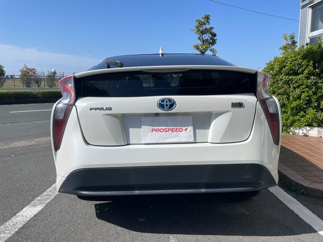 プリウス Ｓ　ナビＴＶバックカメラＥＴＣ車載器セーフティーセンス衝突軽減ブレーキ付プリクラッシュセーフティーレーダークルーズコントロール禁煙車スマートキー２本Ｐスタートイモビライザーメンテナンスノート取説ナビ取説付（10枚目）