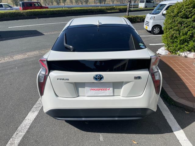 プリウス Ｓ　ナビＴＶバックカメラＥＴＣ車載器セーフティーセンス衝突軽減ブレーキ付プリクラッシュセーフティーレーダークルーズコントロール禁煙車スマートキー２本Ｐスタートイモビライザーメンテナンスノート取説ナビ取説付（11枚目）