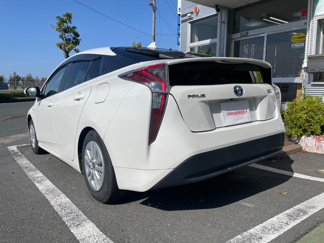 プリウス Ｓ　ナビＴＶバックカメラＥＴＣ車載器セーフティーセンス衝突軽減ブレーキ付プリクラッシュセーフティーレーダークルーズコントロール禁煙車スマートキー２本Ｐスタートイモビライザーメンテナンスノート取説ナビ取説付（12枚目）