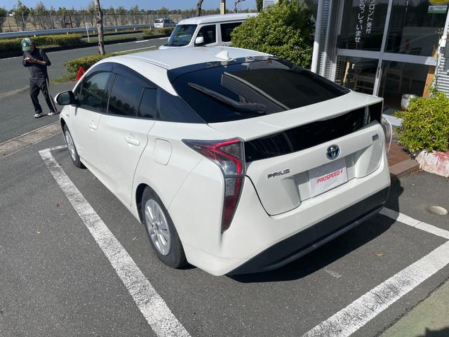 プリウス Ｓ　ナビＴＶバックカメラＥＴＣ車載器セーフティーセンス衝突軽減ブレーキ付プリクラッシュセーフティーレーダークルーズコントロール禁煙車スマートキー２本Ｐスタートイモビライザーメンテナンスノート取説ナビ取説付（13枚目）