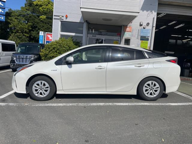 プリウス Ｓ　ナビＴＶバックカメラＥＴＣ車載器セーフティーセンス衝突軽減ブレーキ付プリクラッシュセーフティーレーダークルーズコントロール禁煙車スマートキー２本Ｐスタートイモビライザーメンテナンスノート取説ナビ取説付（14枚目）
