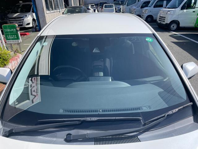 プリウス Ｓ　ナビＴＶバックカメラＥＴＣ車載器セーフティーセンス衝突軽減ブレーキ付プリクラッシュセーフティーレーダークルーズコントロール禁煙車スマートキー２本Ｐスタートイモビライザーメンテナンスノート取説ナビ取説付（19枚目）