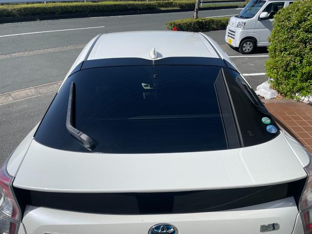 プリウス Ｓ　ナビＴＶバックカメラＥＴＣ車載器セーフティーセンス衝突軽減ブレーキ付プリクラッシュセーフティーレーダークルーズコントロール禁煙車スマートキー２本Ｐスタートイモビライザーメンテナンスノート取説ナビ取説付（20枚目）