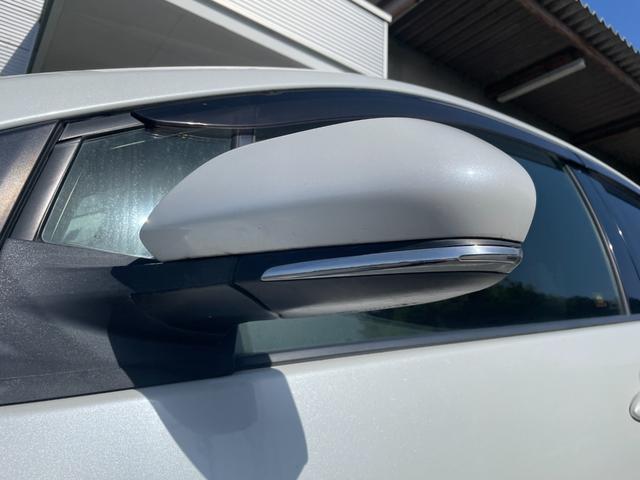 プリウス Ｓ　ナビＴＶバックカメラＥＴＣ車載器セーフティーセンス衝突軽減ブレーキ付プリクラッシュセーフティーレーダークルーズコントロール禁煙車スマートキー２本Ｐスタートイモビライザーメンテナンスノート取説ナビ取説付（24枚目）