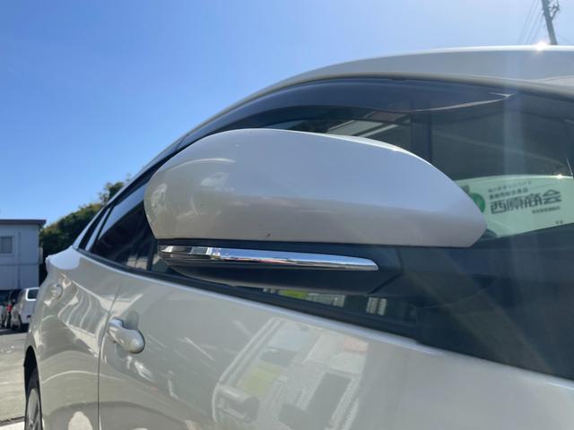 プリウス Ｓ　ナビＴＶバックカメラＥＴＣ車載器セーフティーセンス衝突軽減ブレーキ付プリクラッシュセーフティーレーダークルーズコントロール禁煙車スマートキー２本Ｐスタートイモビライザーメンテナンスノート取説ナビ取説付（25枚目）