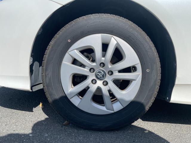 プリウス Ｓ　ナビＴＶバックカメラＥＴＣ車載器セーフティーセンス衝突軽減ブレーキ付プリクラッシュセーフティーレーダークルーズコントロール禁煙車スマートキー２本Ｐスタートイモビライザーメンテナンスノート取説ナビ取説付（29枚目）