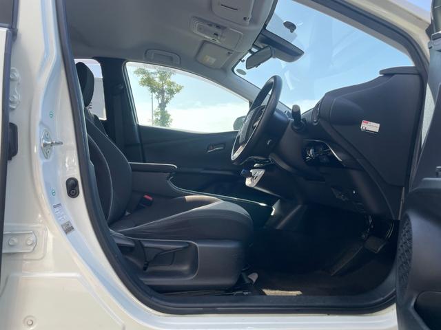 プリウス Ｓ　ナビＴＶバックカメラＥＴＣ車載器セーフティーセンス衝突軽減ブレーキ付プリクラッシュセーフティーレーダークルーズコントロール禁煙車スマートキー２本Ｐスタートイモビライザーメンテナンスノート取説ナビ取説付（37枚目）