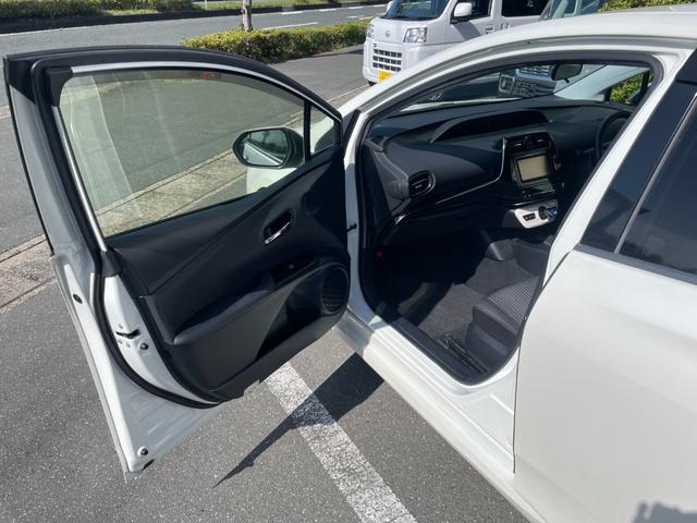 プリウス Ｓ　ナビＴＶバックカメラＥＴＣ車載器セーフティーセンス衝突軽減ブレーキ付プリクラッシュセーフティーレーダークルーズコントロール禁煙車スマートキー２本Ｐスタートイモビライザーメンテナンスノート取説ナビ取説付（38枚目）