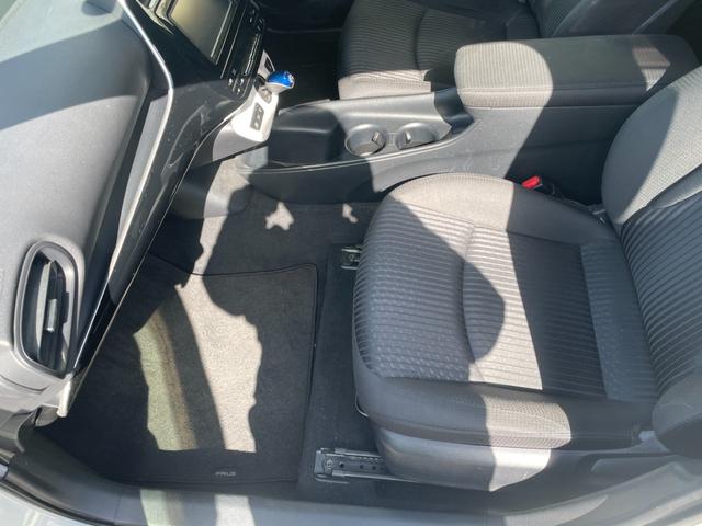プリウス Ｓ　ナビＴＶバックカメラＥＴＣ車載器セーフティーセンス衝突軽減ブレーキ付プリクラッシュセーフティーレーダークルーズコントロール禁煙車スマートキー２本Ｐスタートイモビライザーメンテナンスノート取説ナビ取説付（41枚目）