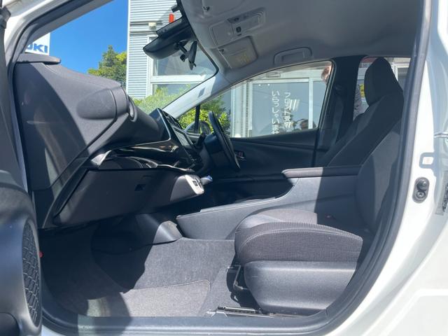 プリウス Ｓ　ナビＴＶバックカメラＥＴＣ車載器セーフティーセンス衝突軽減ブレーキ付プリクラッシュセーフティーレーダークルーズコントロール禁煙車スマートキー２本Ｐスタートイモビライザーメンテナンスノート取説ナビ取説付（42枚目）