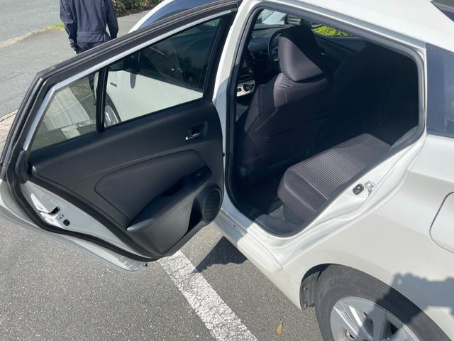 プリウス Ｓ　ナビＴＶバックカメラＥＴＣ車載器セーフティーセンス衝突軽減ブレーキ付プリクラッシュセーフティーレーダークルーズコントロール禁煙車スマートキー２本Ｐスタートイモビライザーメンテナンスノート取説ナビ取説付（43枚目）
