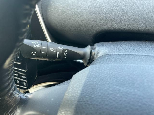 プリウス Ｓ　ナビＴＶバックカメラＥＴＣ車載器セーフティーセンス衝突軽減ブレーキ付プリクラッシュセーフティーレーダークルーズコントロール禁煙車スマートキー２本Ｐスタートイモビライザーメンテナンスノート取説ナビ取説付（65枚目）