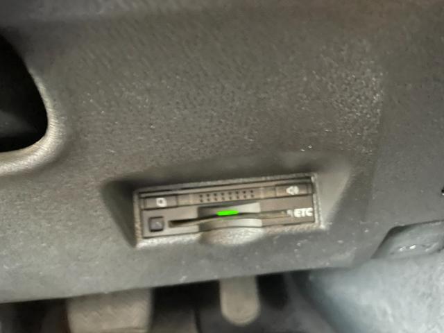 プリウス Ｓ　ナビＴＶバックカメラＥＴＣ車載器セーフティーセンス衝突軽減ブレーキ付プリクラッシュセーフティーレーダークルーズコントロール禁煙車スマートキー２本Ｐスタートイモビライザーメンテナンスノート取説ナビ取説付（76枚目）