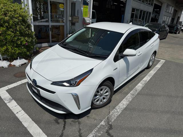 プリウス Ｓ　冠水歴車ナビＴＶバックカメラＥＴＣ車載器オートマチックハイビーム禁煙車セーフティーセンス衝突軽減ブレーキプリクラッシュセーフティー踏み間違え防止レーダークルコンスマートキーＰスタートオートライト（2枚目）