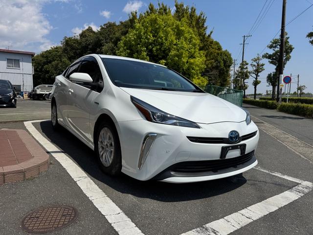 プリウス Ｓ　冠水歴車ナビＴＶバックカメラＥＴＣ車載器オートマチックハイビーム禁煙車セーフティーセンス衝突軽減ブレーキプリクラッシュセーフティー踏み間違え防止レーダークルコンスマートキーＰスタートオートライト（3枚目）