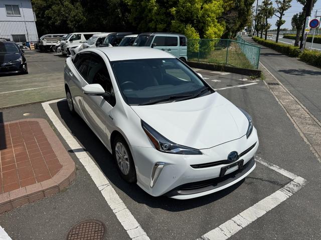 プリウス Ｓ　冠水歴車ナビＴＶバックカメラＥＴＣ車載器オートマチックハイビーム禁煙車セーフティーセンス衝突軽減ブレーキプリクラッシュセーフティー踏み間違え防止レーダークルコンスマートキーＰスタートオートライト（4枚目）