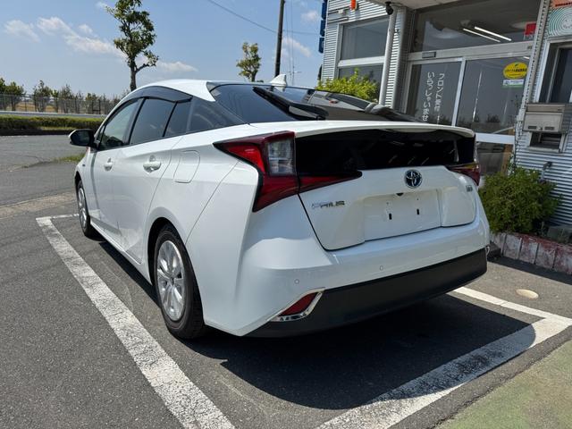 プリウス Ｓ　冠水歴車ナビＴＶバックカメラＥＴＣ車載器オートマチックハイビーム禁煙車セーフティーセンス衝突軽減ブレーキプリクラッシュセーフティー踏み間違え防止レーダークルコンスマートキーＰスタートオートライト（5枚目）