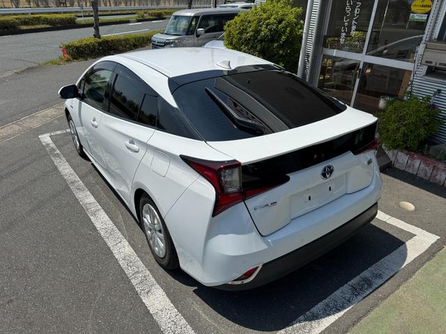 プリウス Ｓ　冠水歴車ナビＴＶバックカメラＥＴＣ車載器オートマチックハイビーム禁煙車セーフティーセンス衝突軽減ブレーキプリクラッシュセーフティー踏み間違え防止レーダークルコンスマートキーＰスタートオートライト（6枚目）