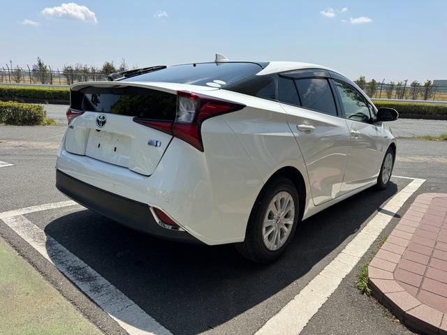 プリウス Ｓ　冠水歴車ナビＴＶバックカメラＥＴＣ車載器オートマチックハイビーム禁煙車セーフティーセンス衝突軽減ブレーキプリクラッシュセーフティー踏み間違え防止レーダークルコンスマートキーＰスタートオートライト（7枚目）