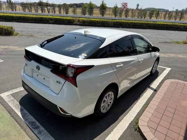 プリウス Ｓ　冠水歴車ナビＴＶバックカメラＥＴＣ車載器オートマチックハイビーム禁煙車セーフティーセンス衝突軽減ブレーキプリクラッシュセーフティー踏み間違え防止レーダークルコンスマートキーＰスタートオートライト（8枚目）