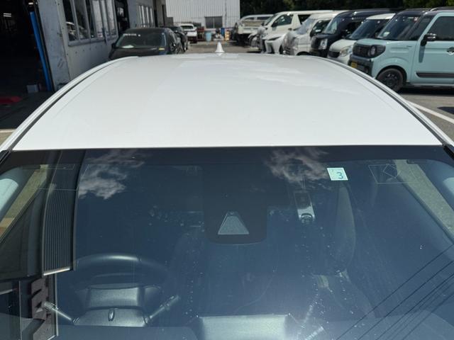 プリウス Ｓ　冠水歴車ナビＴＶバックカメラＥＴＣ車載器オートマチックハイビーム禁煙車セーフティーセンス衝突軽減ブレーキプリクラッシュセーフティー踏み間違え防止レーダークルコンスマートキーＰスタートオートライト（17枚目）