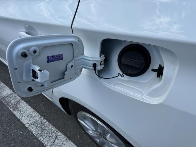 プリウス Ｓ　冠水歴車ナビＴＶバックカメラＥＴＣ車載器オートマチックハイビーム禁煙車セーフティーセンス衝突軽減ブレーキプリクラッシュセーフティー踏み間違え防止レーダークルコンスマートキーＰスタートオートライト（31枚目）
