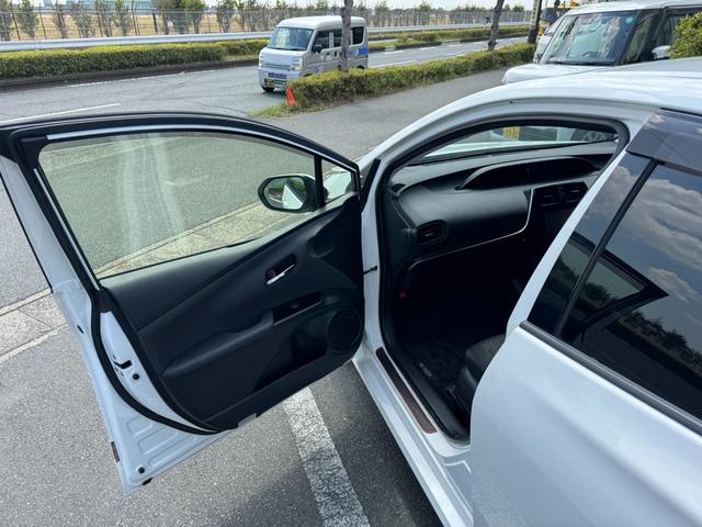 プリウス Ｓ　冠水歴車ナビＴＶバックカメラＥＴＣ車載器オートマチックハイビーム禁煙車セーフティーセンス衝突軽減ブレーキプリクラッシュセーフティー踏み間違え防止レーダークルコンスマートキーＰスタートオートライト（37枚目）