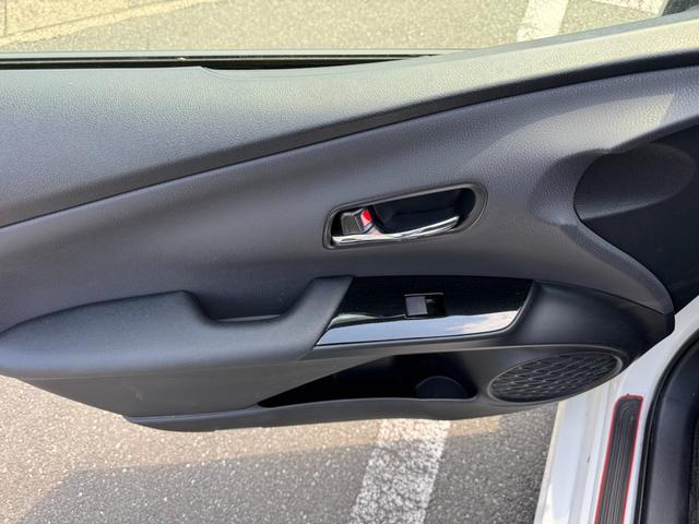 プリウス Ｓ　冠水歴車ナビＴＶバックカメラＥＴＣ車載器オートマチックハイビーム禁煙車セーフティーセンス衝突軽減ブレーキプリクラッシュセーフティー踏み間違え防止レーダークルコンスマートキーＰスタートオートライト（38枚目）