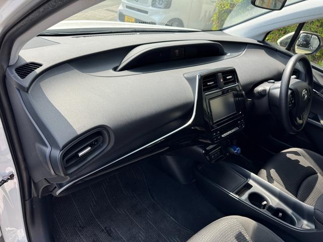 プリウス Ｓ　冠水歴車ナビＴＶバックカメラＥＴＣ車載器オートマチックハイビーム禁煙車セーフティーセンス衝突軽減ブレーキプリクラッシュセーフティー踏み間違え防止レーダークルコンスマートキーＰスタートオートライト（39枚目）